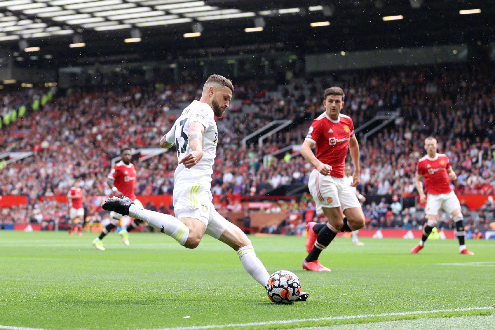 费迪南德：阿莫林会想重建球队，一半的球员将被清洗.